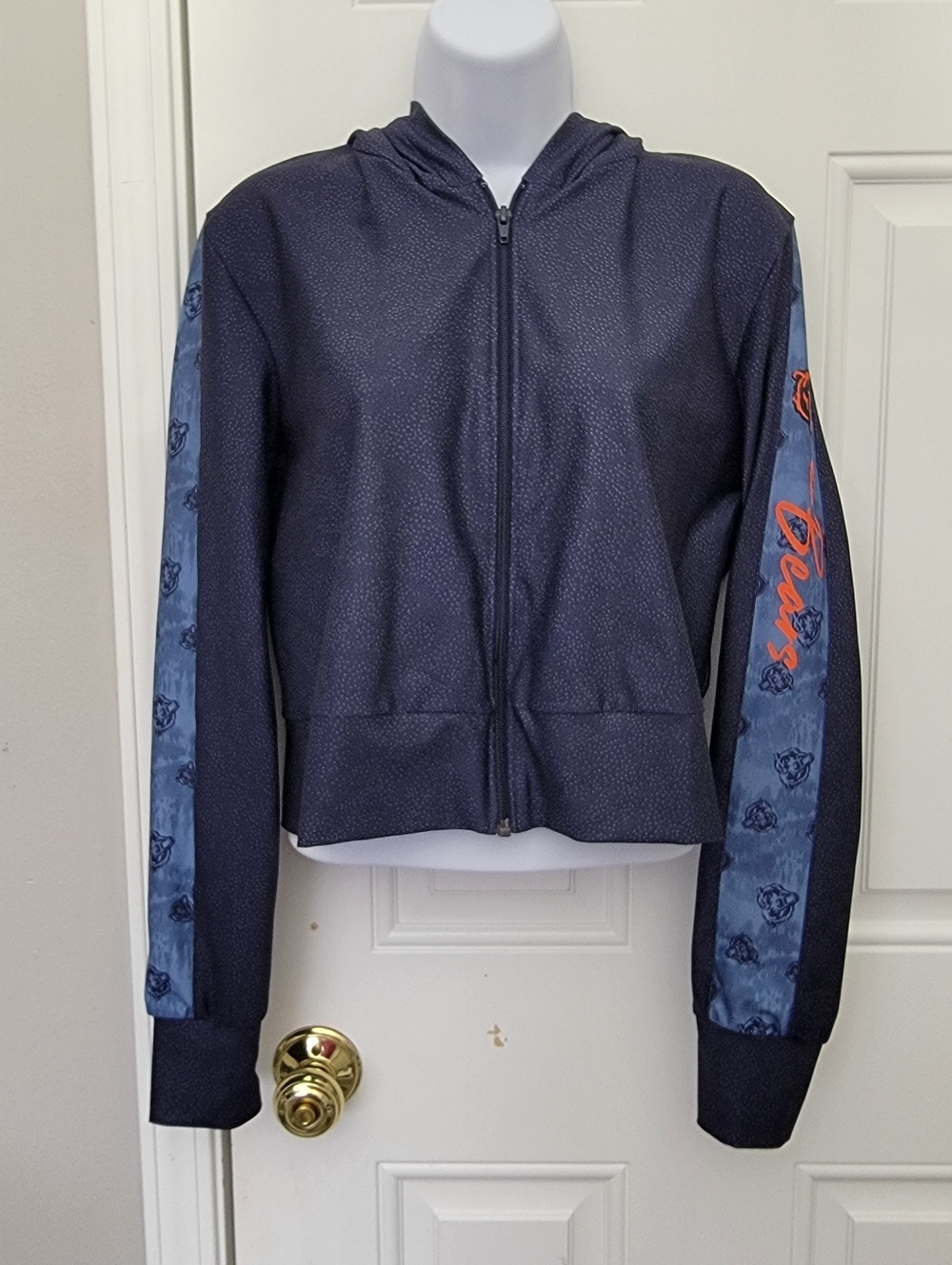 NWT Chicago Bears Certo Cropped Hoodie Jacket Womens Medium Full Zip Football